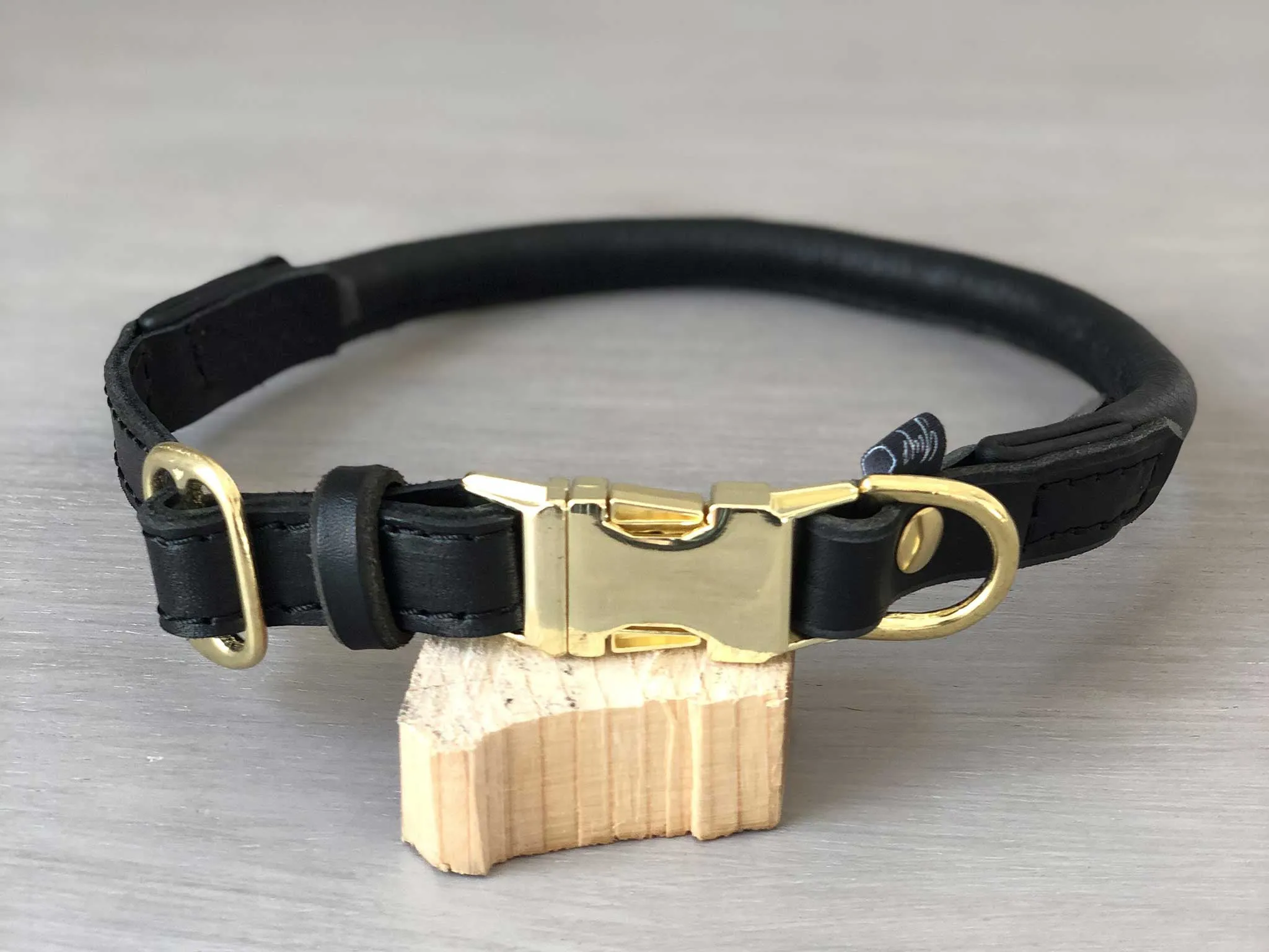 Bicolored Rolled Leather Quick Release Dog Collar With Customizable Hardware