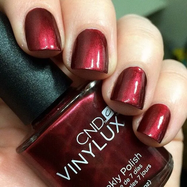CND VINYLUX - #174 Crimson Sash